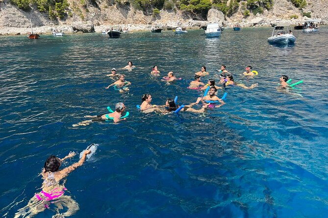 capri-private-all-inclusive-boat-tour-with-city-exploration