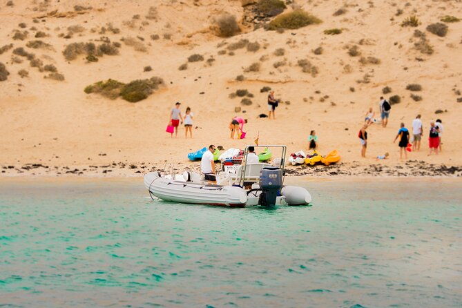 catamaran-sailing-day-to-la-graciosa-with-lunch