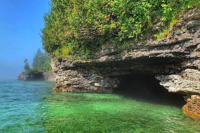 cave-point-kayak-tour