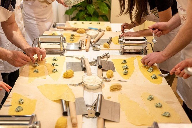cesarine-market-tour-cooking-class-at-locals-home-in-turin-2