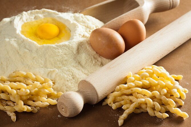 cesarine-pasta-tiramisu-class-at-locals-home-in-genoa
