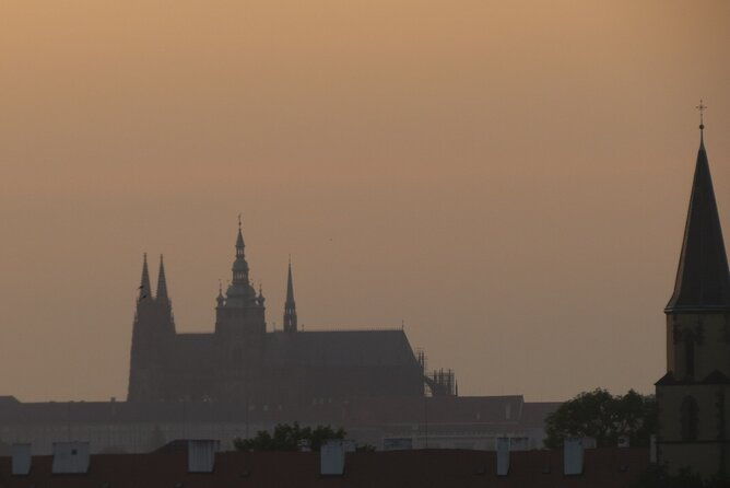 charles-bridge-and-prague-castle-walking-tour