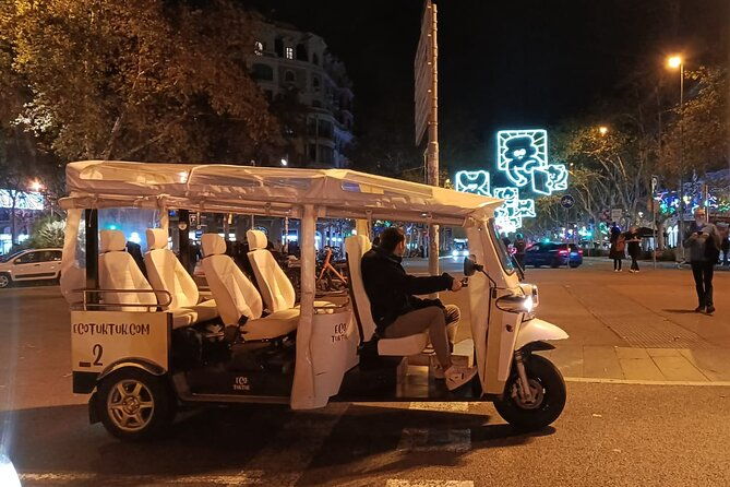 christmas-lights-tour-of-barcelona-in-private-eco-tuk-tuk-2