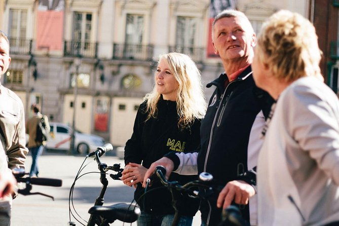 city-bike-rental-with-phone-holder-and-self-guided-tour
