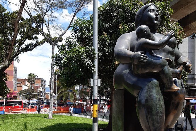 comuna-13-and-downtown-medellin-private-city-tour
