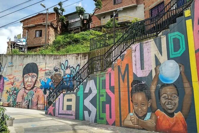 comuna-13-graffiti-tour-medellin-l-private-tour