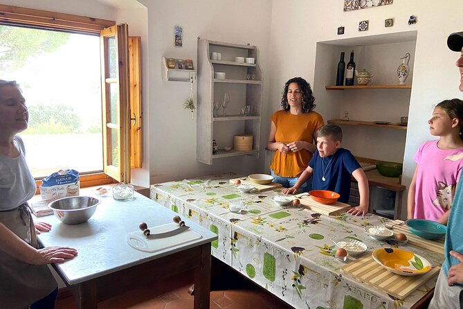 cooking-class-of-local-food-in-a-tuscan-farm