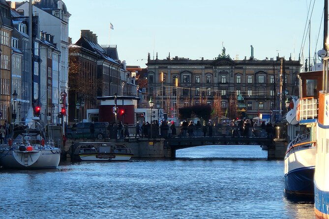 copenhagen-highlights-1-canal-ferry-ride-walking-tour