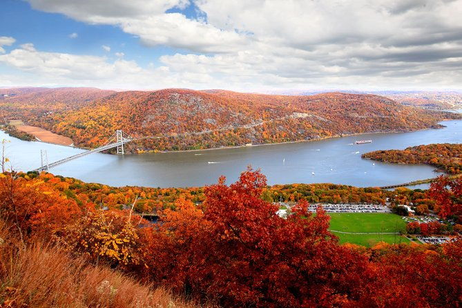 couples-private-hudson-valley-fall-foliage-helicopter-tour-from-westchester