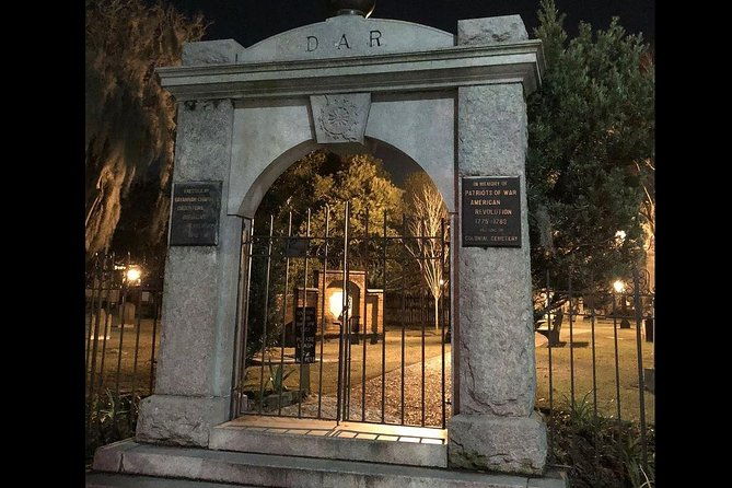 creepy-crawl-night-time-haunted-pub-walking-tour-of-savannahs-historic-district