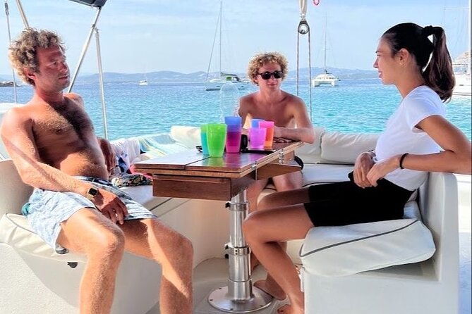 daily-cruise-on-a-sailing-catamaran-on-the-la-maddalena-archipelago