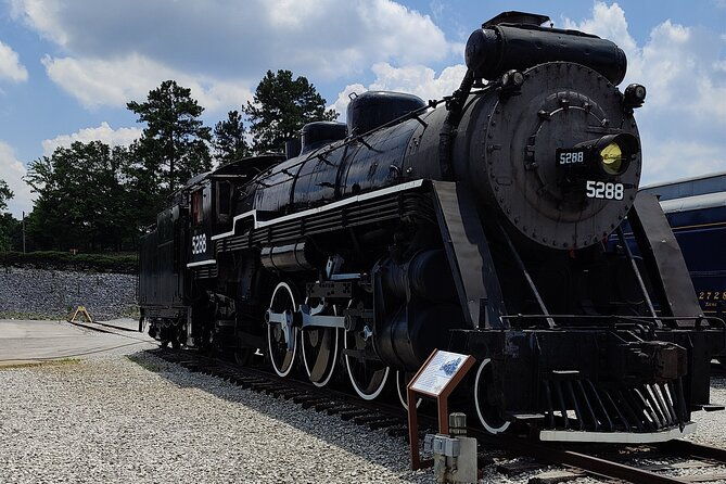 derailed-trolley-tour-and-train-ride-in-chattanooga