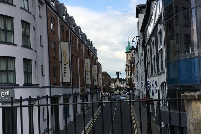 derrie-danders-highlights-of-the-walled-city-a-self-guided-audio-tour