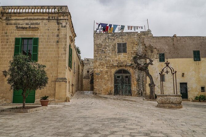 discover-the-3-cities-private-insider-walking-tour