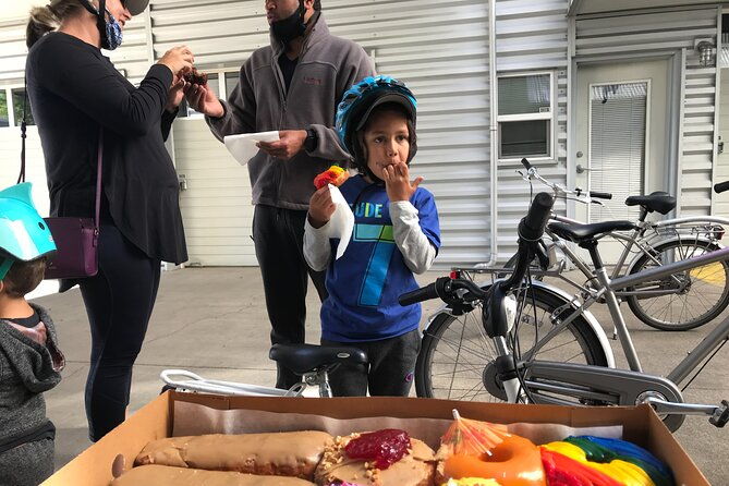 doughnuts-and-coffee-bike-tour-local-secrets