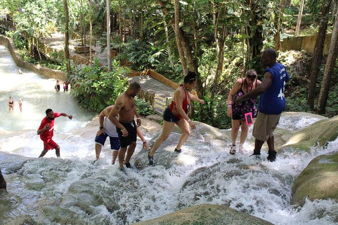 dunns-river-falls-and-blue-hole-day-tour