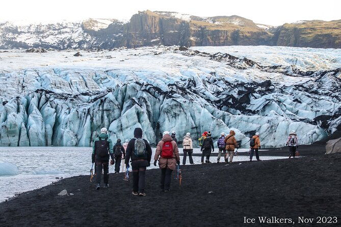 easy-hike-on-solheimajokull-glacier
