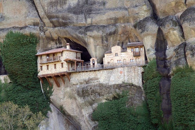 easy-hiking-adventure-at-meteora
