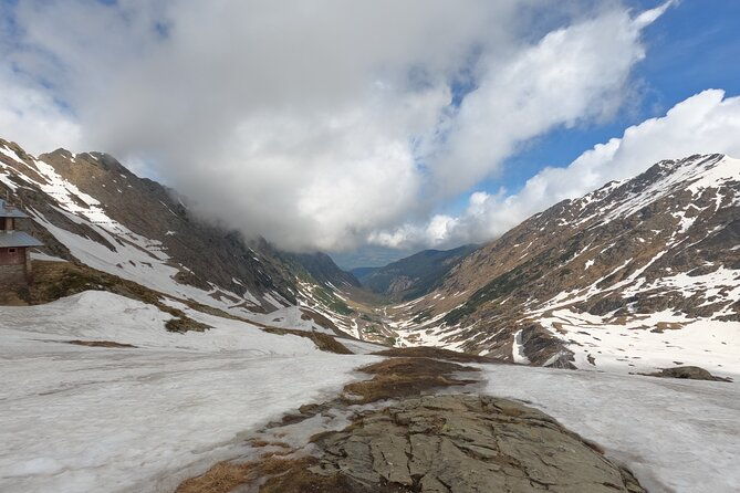 exclusive-tour-on-transfagarasan-balea-lake-balea-and-capra-waterfalls-2