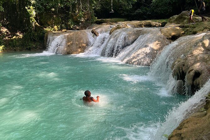 exotic-blue-hole-and-native-tour