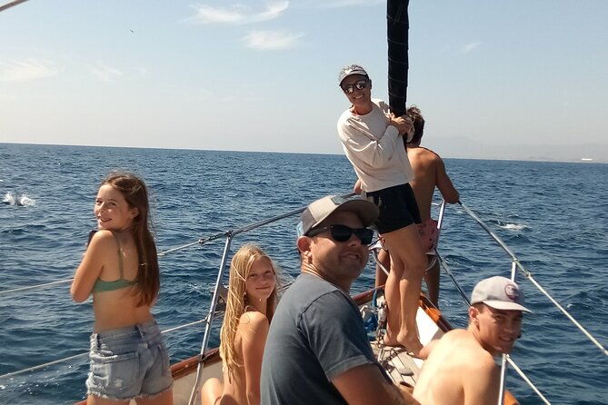 experience-oceanside-sailing-with-whales-and-dolphins