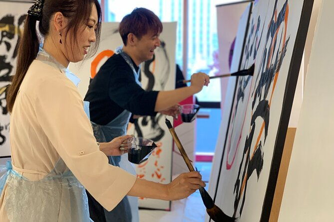 experience-of-large-calligraphy-performance-in-asakusa-tokyo