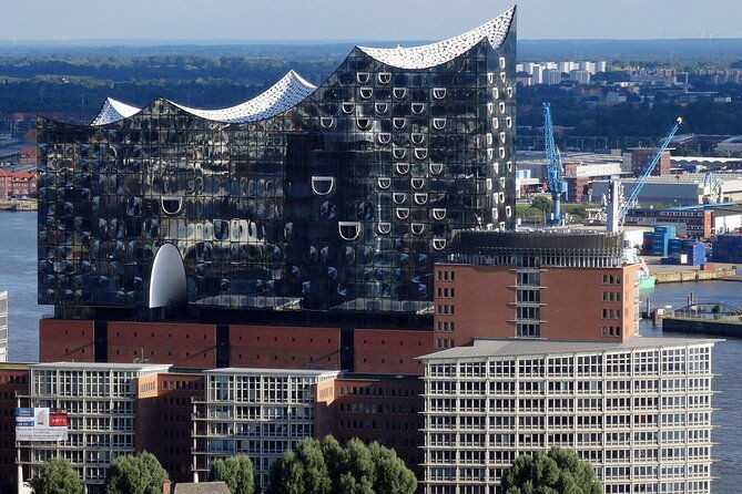 explore-hamburgs-elbphilharmonie-in-a-playful-way-modern-and-individual
