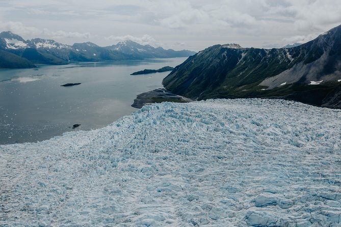 extended-bear-glacier-scenic-flight