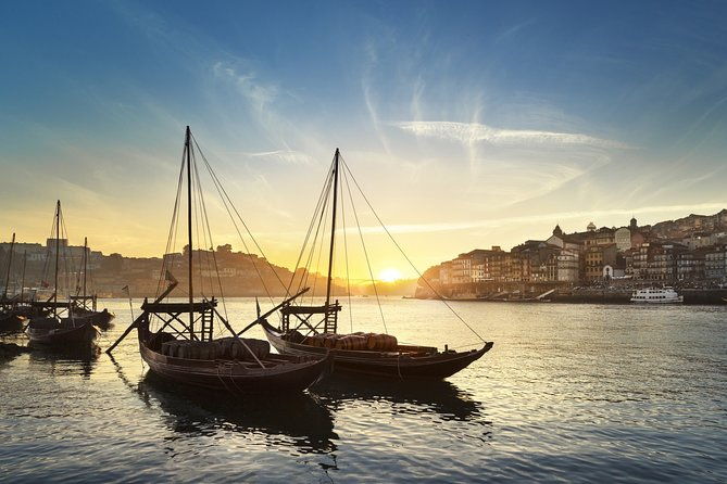 fado-dinner-show-and-night-lights-tour-in-porto