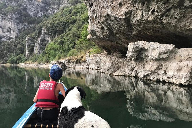 family-canoe-trip-under-the-pont-darc-from-3-years-old