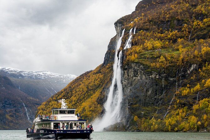 fjord-sightseeing-tour-by-boat-in-geiranger
