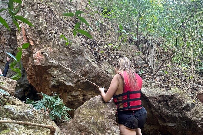 full-day-hike-to-la-leona-waterfall-tubing-combo