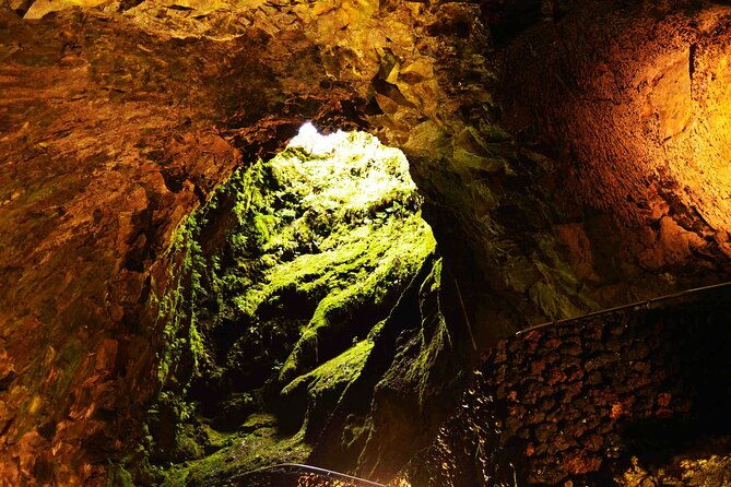 full-day-lagoons-and-volcanoes-tour-in-terceira-island