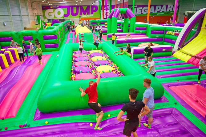 gojump-megapark-krakow-sikorki-1h-ticket-goair-inflatable-park-2