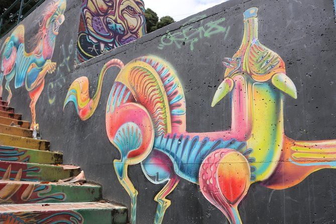 graffiti-tour-in-la-candelaria-bogota-with-transportation