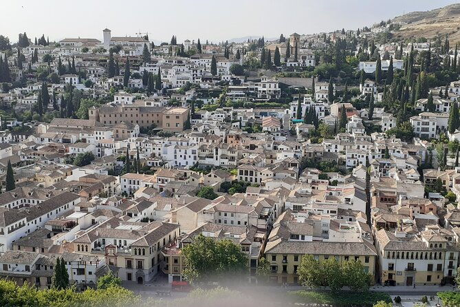 granada-tour-in-alhambra-albaicin-and-sacromonte