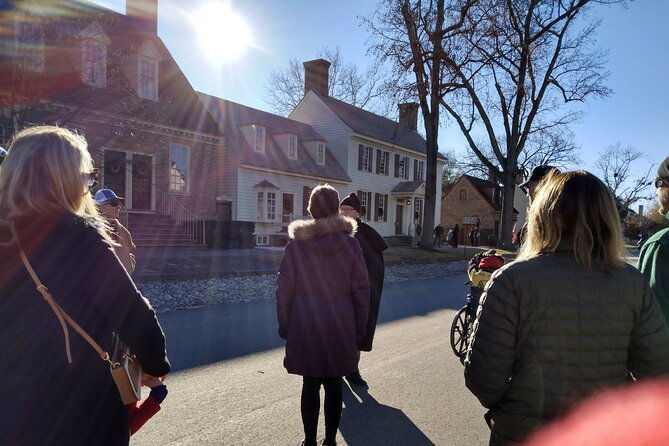 guided-colonial-christmas-tour-in-williamsburg