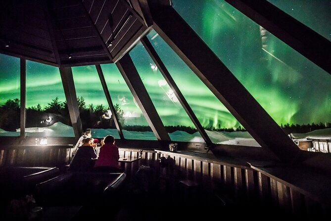 guided-tour-at-arctic-snow-hotel