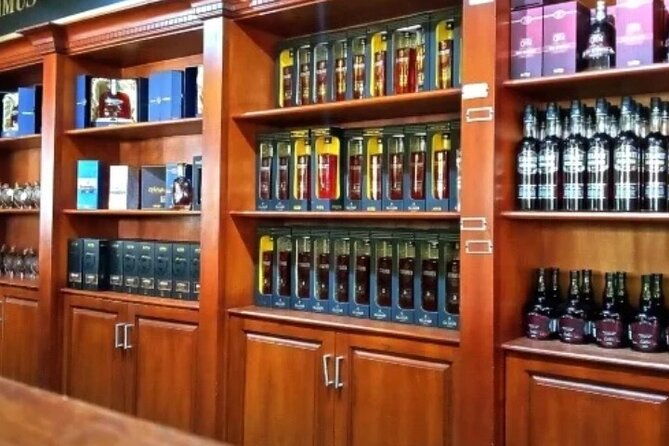 guided-tour-to-don-lucas-cigars-factory-and-souvenirs-store
