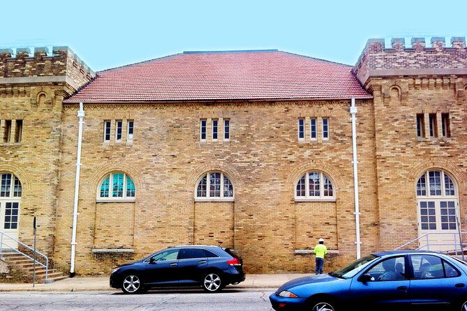 guided-walking-historian-tour-in-downtown-durham-2