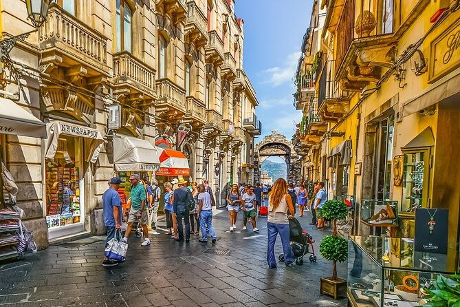 guided-walking-tour-in-taormina