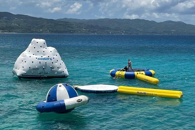 half-day-catamaran-party-boat-snorkeling-and-hip-strip-tour