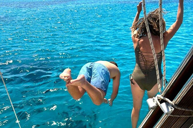 half-day-cruise-between-the-turquoise-shades-with-paros-sail