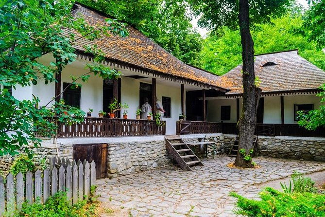 half-day-private-sightseeing-tour-of-bucharest-and-its-surroundings-package