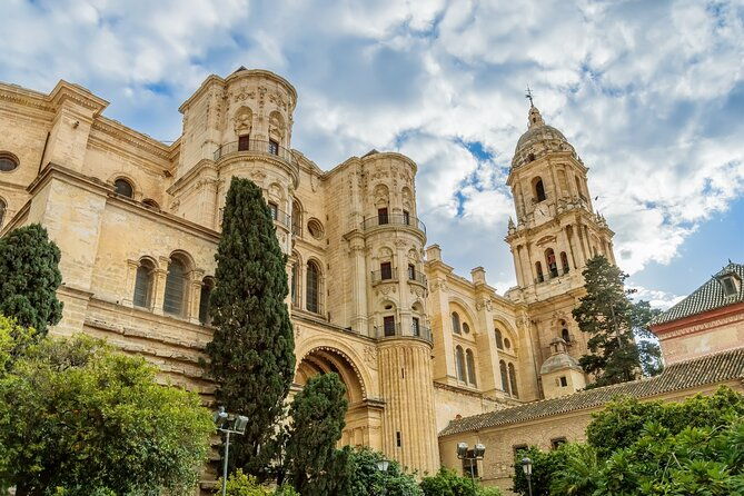 half-day-private-taxi-tour-to-malaga-historic-center