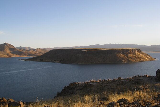 half-day-tombs-chullpas-of-sillustani-from-puno