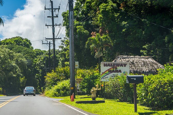 halfway-to-hana-waterfall-garden-of-eden-tour
