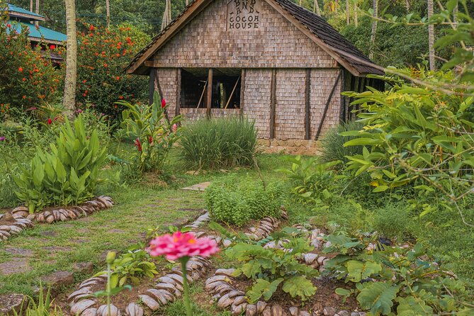historical-18th-century-estate-tour-with-coconut-tasting