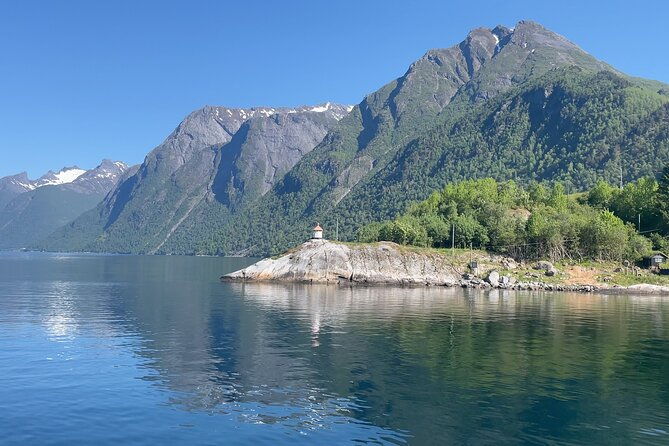 hjorundfjord-fjord-tour-roundtrip-from-alesund