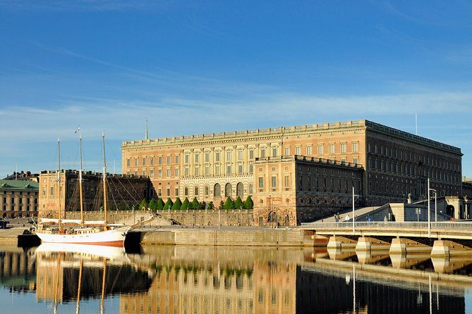 hop-on-hop-off-bus-and-boat-ticket-in-stockholm
